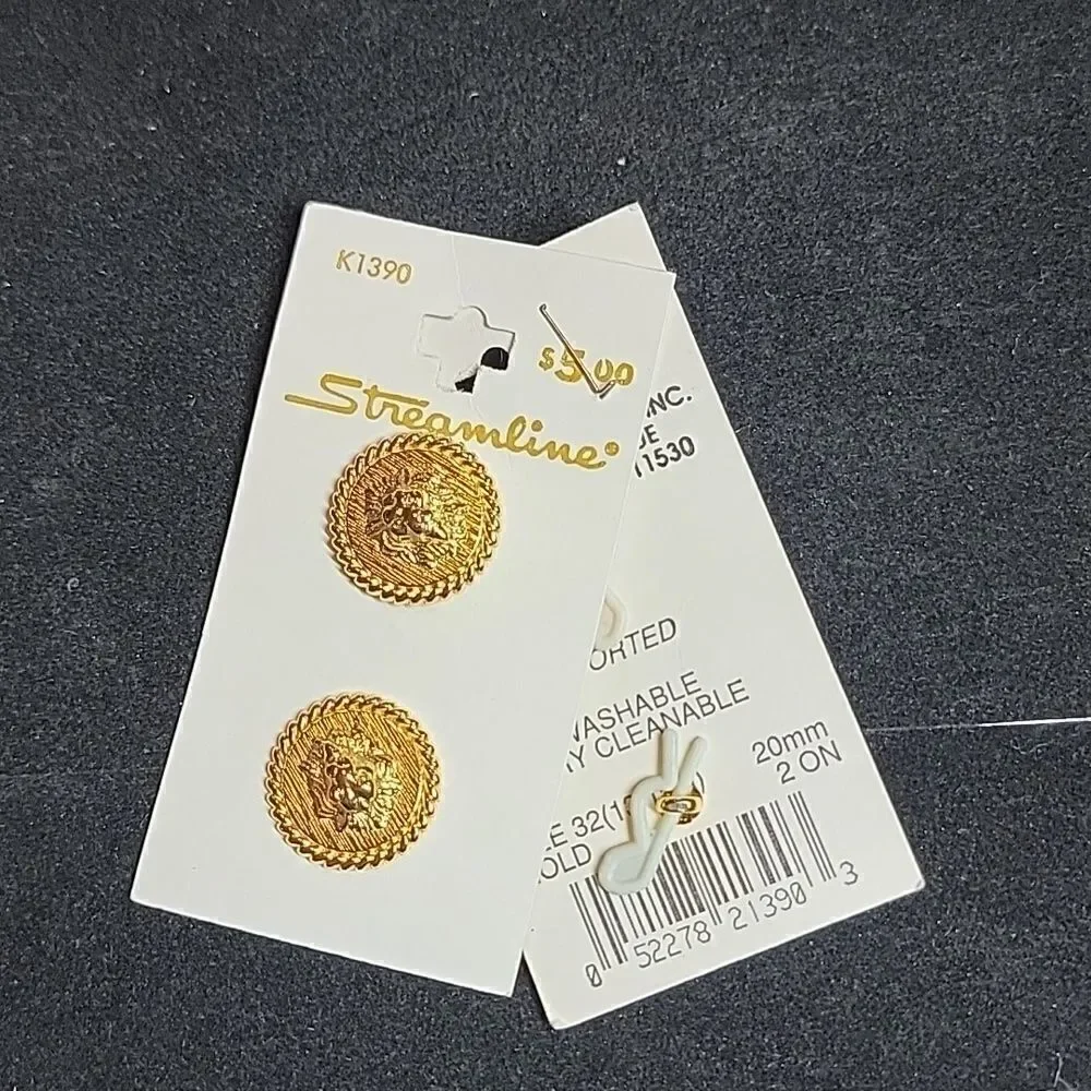 Streamline Vintage Shiny Gold Metal Lion Heads Button  #K1390